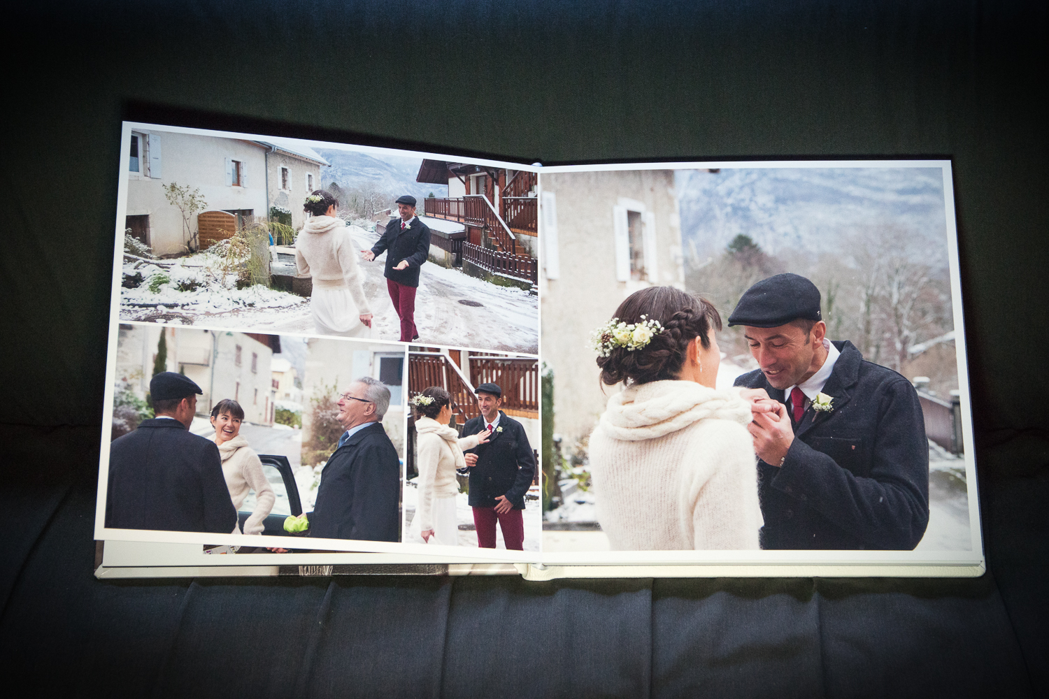 Mariage au bord du lac d Annecy : premier regard entre les mariés, devant chez eux à Lathuile (Haute Savoie)