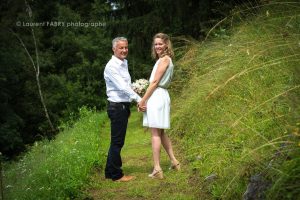 portrait des mariés en Beaufortain (photographe professionnel de mariage dans les Alpes)