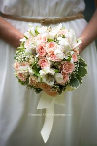 Photographe de mariage en Savoie (73) : bouquet de la mariée