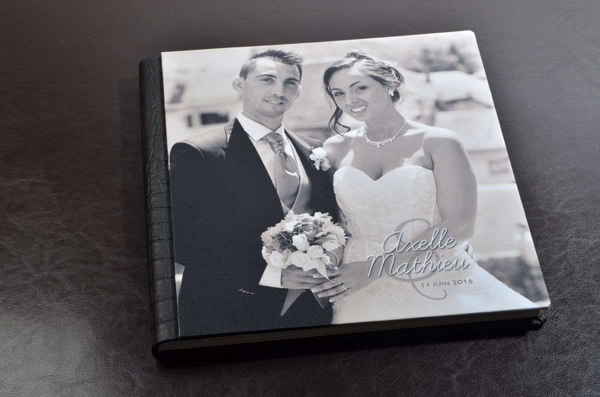 couverture album de mariage à Montmélian : photo en noir et blanc, format carré