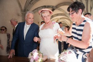 Du liquide à bulle pour enfiler l'alliance ! (mariage en Combe de Savoie)