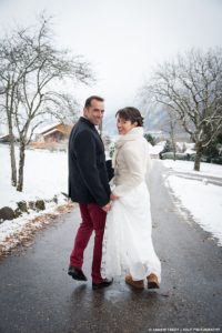 Mariage à Annecy (74), séance photo de couple en hiver sous la neige