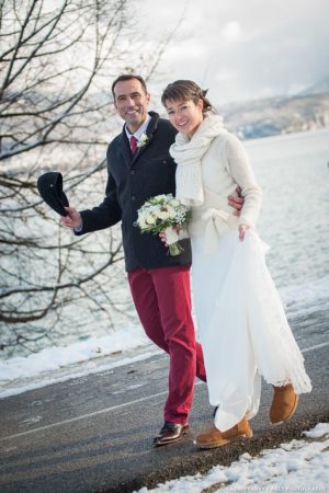 Photo de mariés en hiver à Annecy (photographe 74, Haute Savoie)