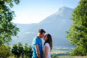 Futurs mariés devant la dent d'Arclusaz