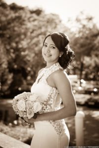 Portrait de la mariée, en sépia, dans les jardins de l'Imperial Palace, Annecy