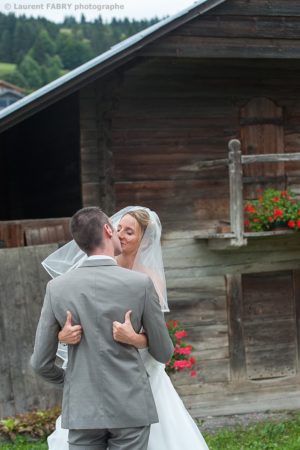la mariée note le bisou 10/10, photographe dans le Val d