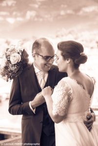 photo des mariés en sépia, mariage en Savoie
