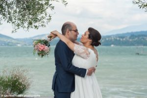 Les mariés devant le mac du Bourget, Savoie