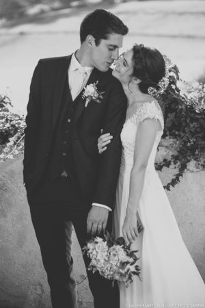 photo des mariés en noir et blanc le jour de leur mariage en Savoie (73)