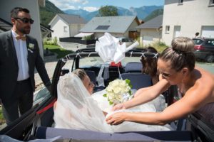 mariage à Tours en Savoie : départ pour la cérémonie civile en mairie