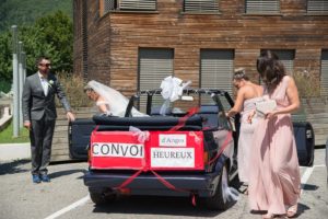 mariage à Tours en Savoie : départ pour la cérémonie civile en mairie