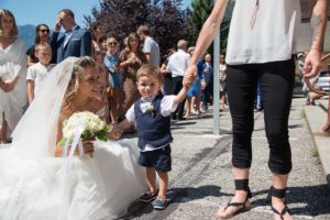 mariage à Tours en Savoie : départ pour la cérémonie civile en mairie