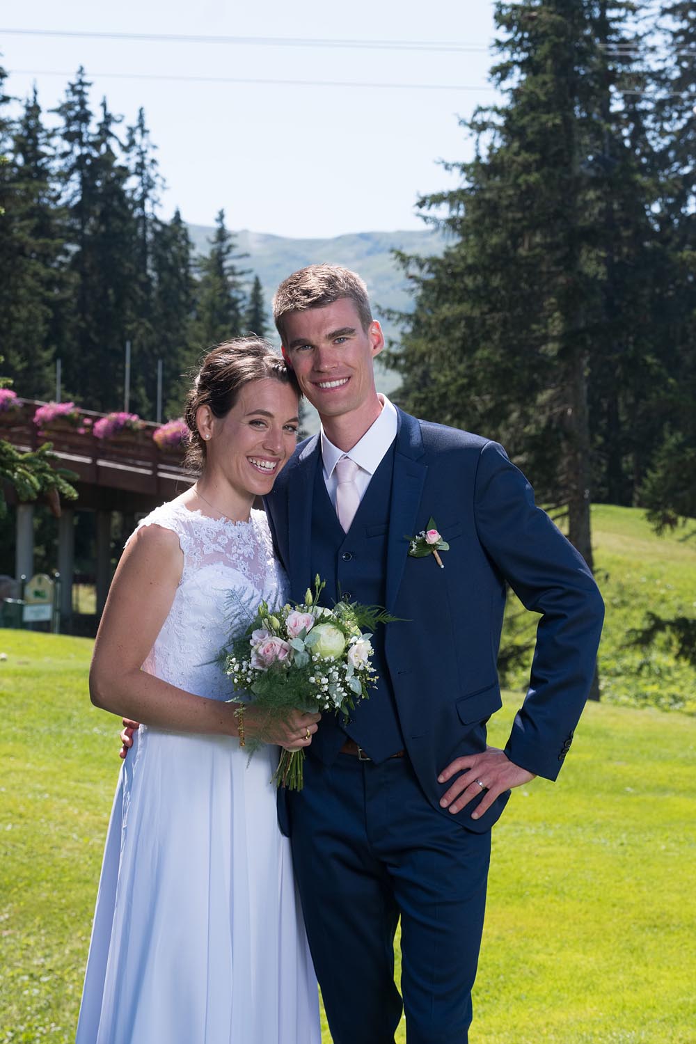 Photographe de mariage à Méribel (photo de couple sur le golf)
