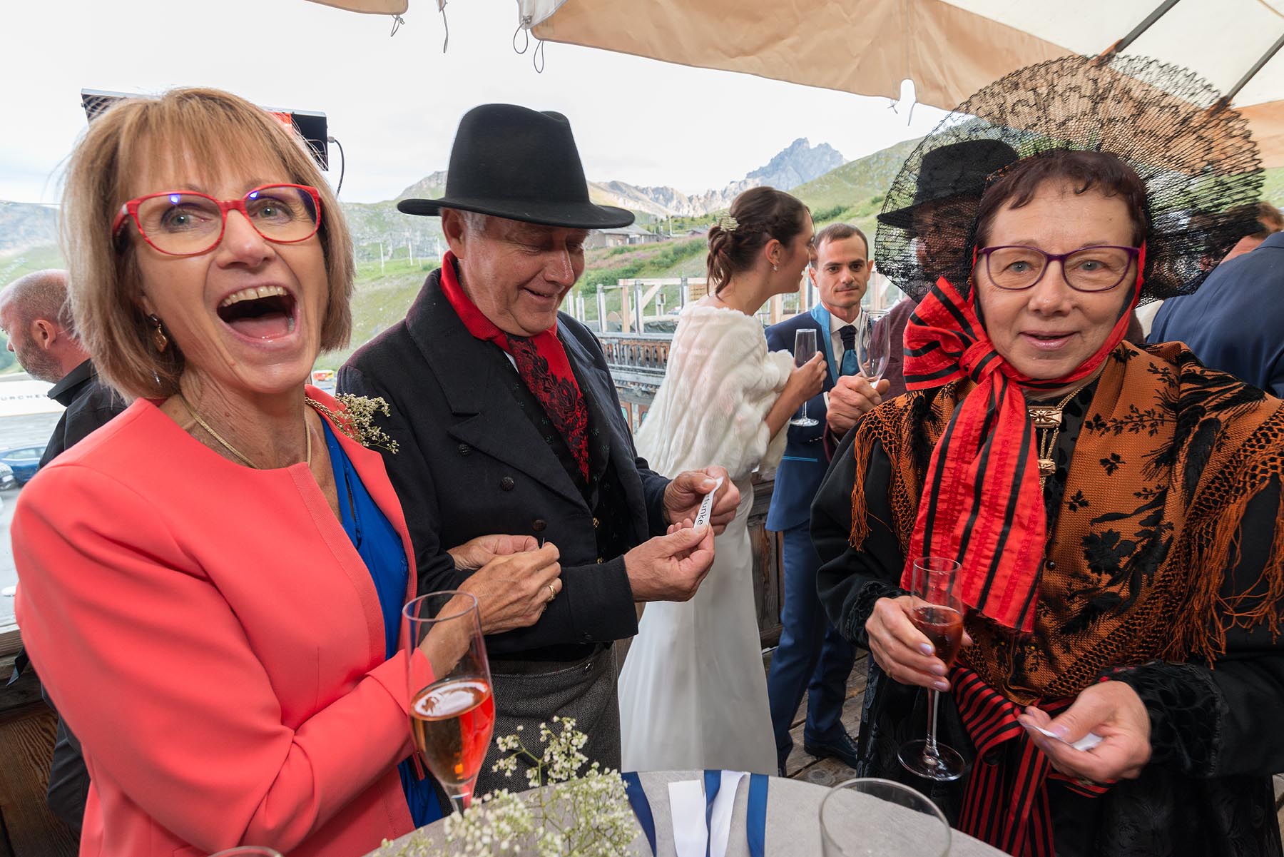 costume traditionnel dans un mariage en Savoie