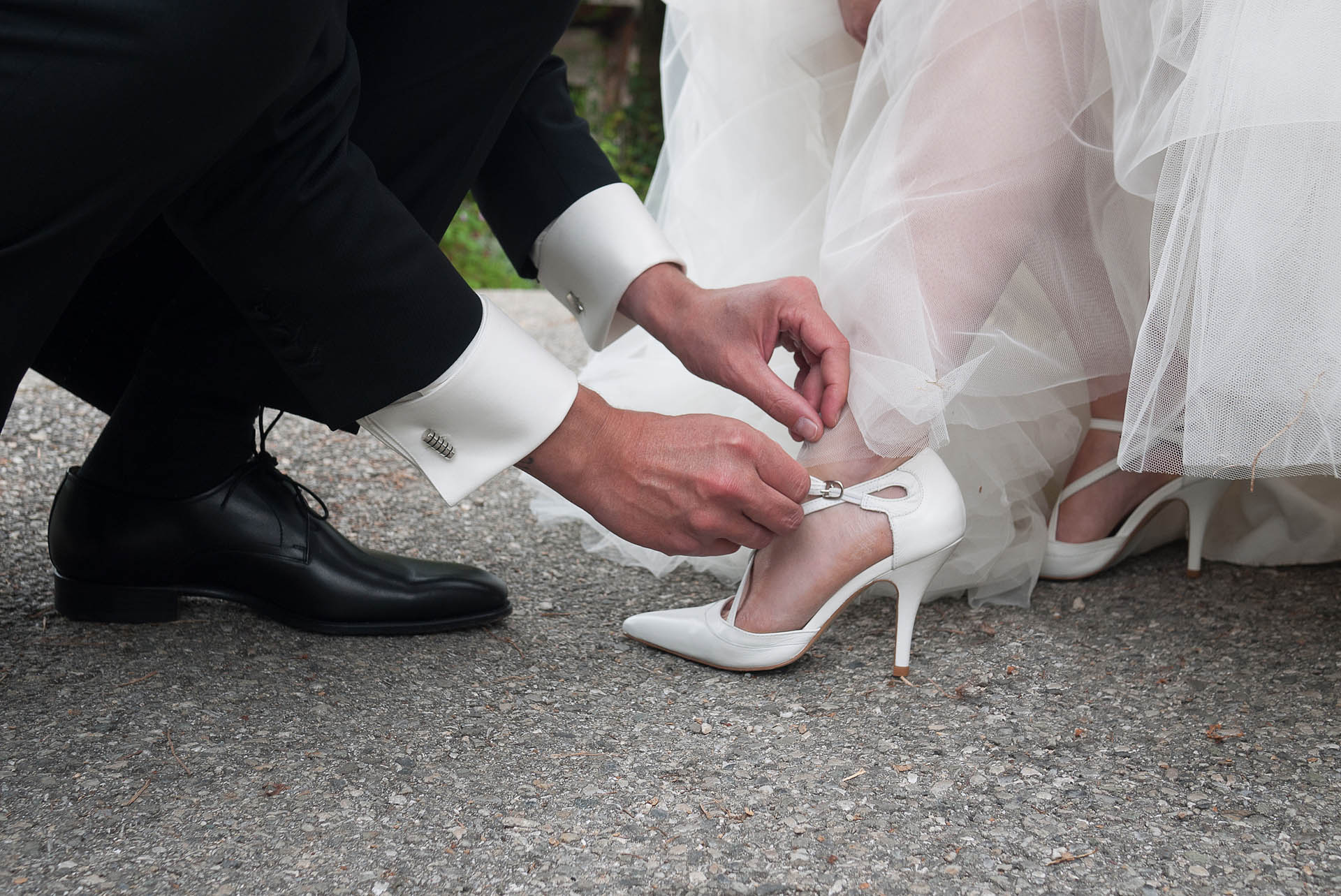 détail chaussure de la mariée (mariage en Savoie)