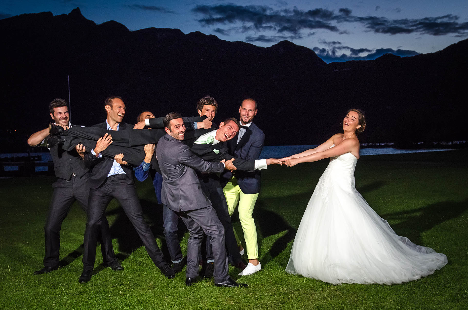 photo de groupe mariage au lac du Bourget (Savoie)