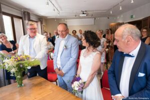 Mariage dans les Aravis : les mariés dans la mairie