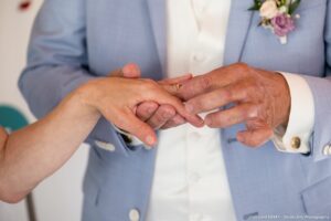 Mariage dans les Aravis : échange des alliances
