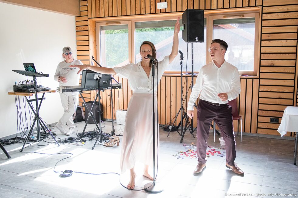 Photographe de mariage dans les Aravis : cérémonie laïque dans la salle Sixtine