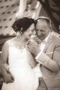 Mariage dans les Aravis : photo des mariés en sépia