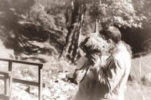 Reportage de mariage en Beaufortain : photo des mariés en sépia