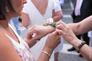 Photographe de mariage en Beaufortain : les invités se préparent