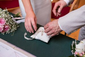 Mariage en Beaufortain : échange des alliances