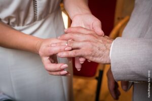 Mariage en Beaufortain : échange des alliances