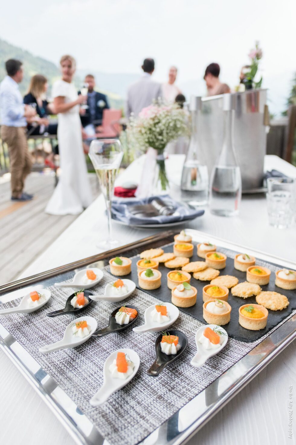 Mariage en Beaufortain : cocktail à la ferme du Chozal