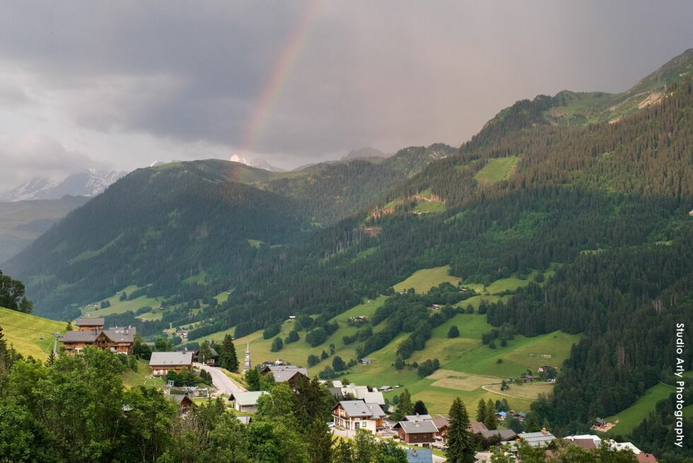 Mariage en Beaufortain : arc en ciel au-dessus d'Hauteluce