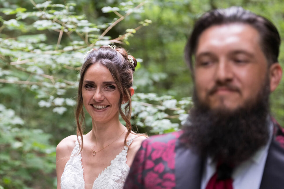 Photographe de mariage en Isère : avant le premier regard entre les mariés