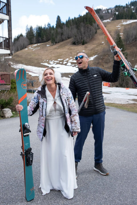 Photographe de mariage à la montagne : arrivée des mariés