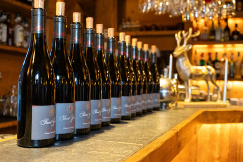 Photographe de mariage à la Giettaz : détails du vin d'honneur