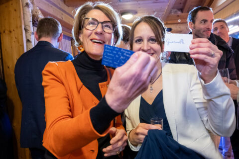 Photographe de mariage à la Datcha : jeux pour les invités pendant le vin d'honneur