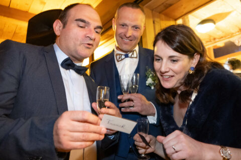 Photographe de mariage à la Datcha : jeux pour les invités pendant le vin d'honneur