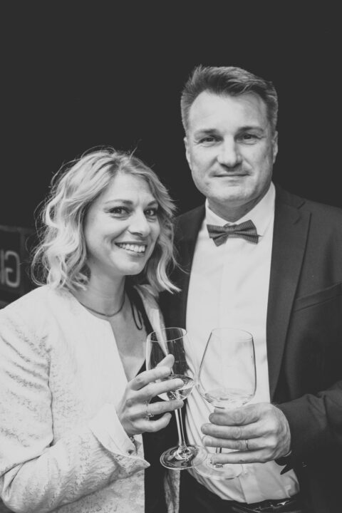 Portrait d'invités en N&B lors d'un mariage à la Giettaz