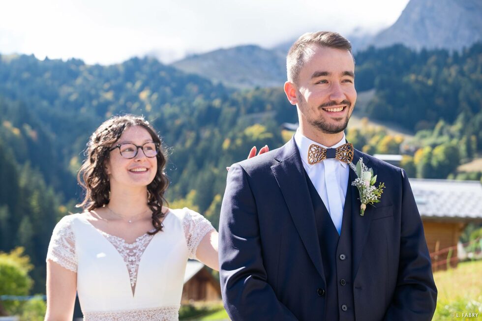 Reportage de mariage en automne à la montagne : first look des mariés