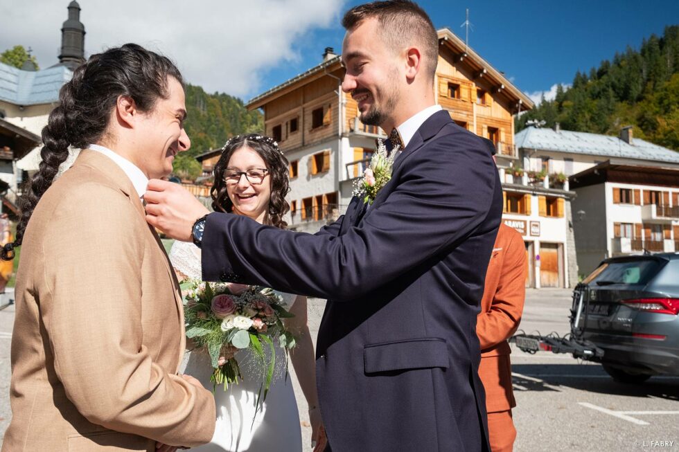 Reportage de mariage en automne à la montagne : on se prépare