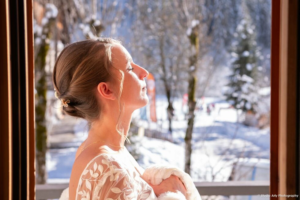 mariage à la montagne en hiver : préparation de la mariée