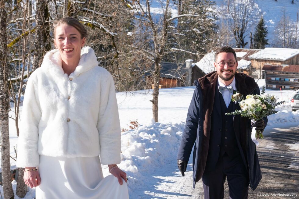 Mariage dans la neige en hiver : séance photo premier regard (first look)