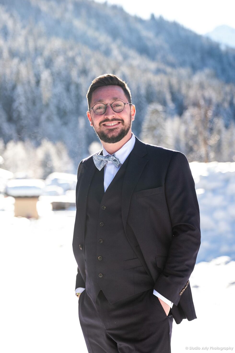 Mariage en hiver à la Giettaz : portrait du marié