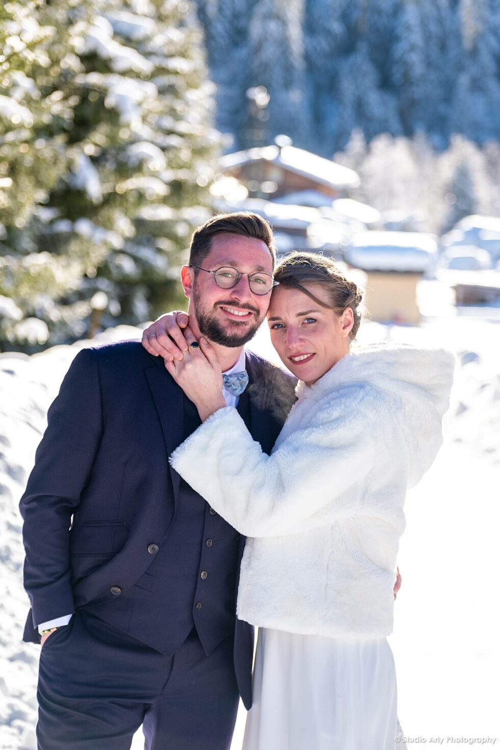 Mariage dans la neige en hiver : séance photo des mariés