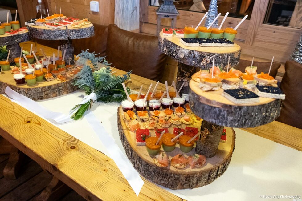 fête de mariage dans un chalet de montagne : vin d'honneur à la Datcha